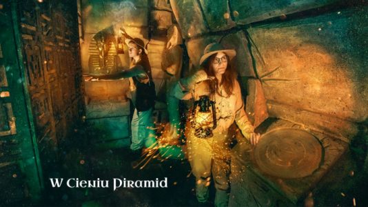 Archäologen bei der Durchsuchung des ägyptischen Grabes aus "W Cieniu Piramid" von Wyjście Awaryjne