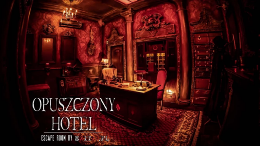 Unheimliche, dunkle Hotelrezeption aus "Abandoned Hotel" von Exit19