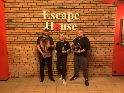 Napakowany zagadkami