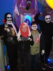 Cyrk Kamiennych Braci i wieczne Halloween